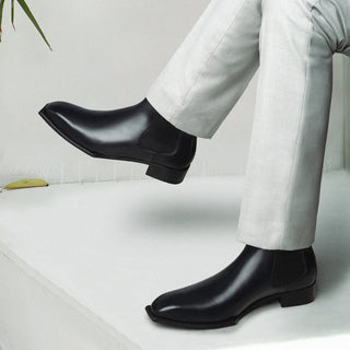 CHELSEA BOOTS