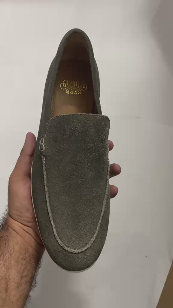 B CREST | PK 9 / EU 43 | Charcoal Grey video