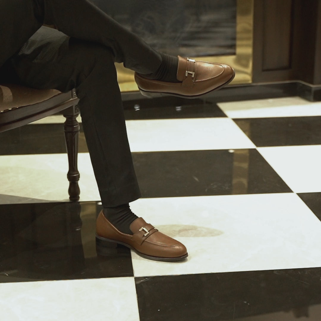 Athena - Men's Brown Pebble Grain Leather Loafer video
