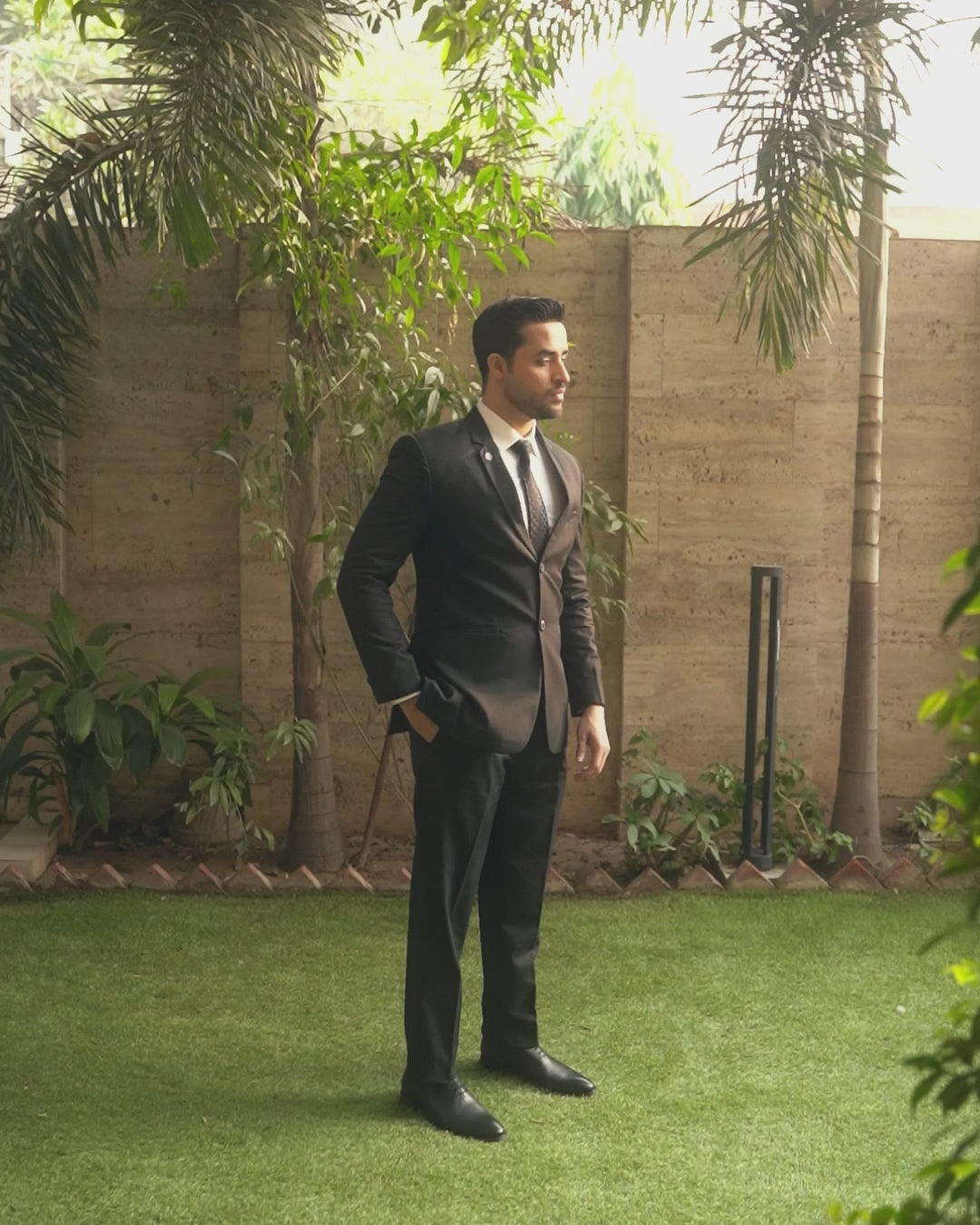 Aristocrat - Men's Black Calf Leather Wholecut Shoe video