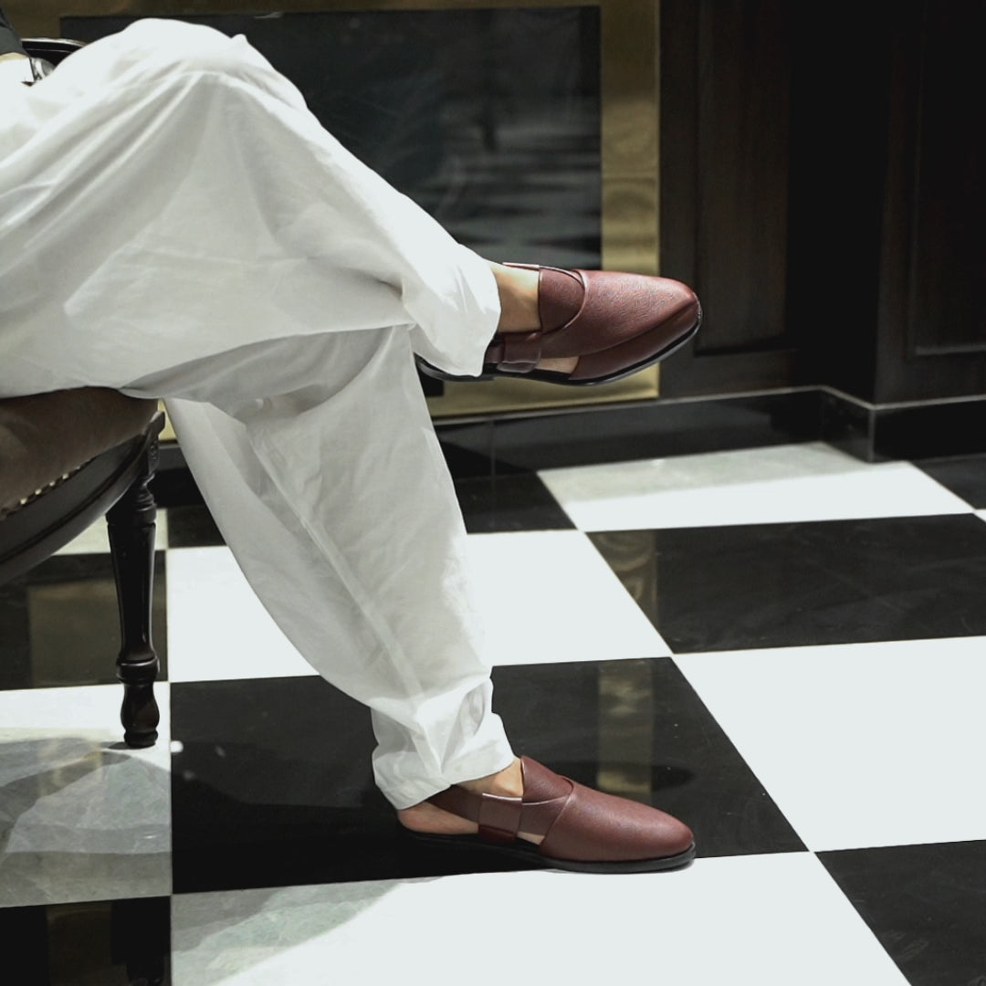 Lahti - Men's Oxblood Pebble Grain Leather Sandal video
