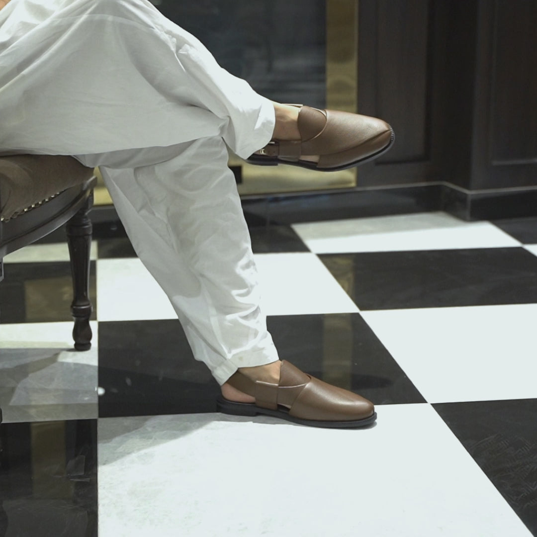 Riot - Men's Brown Pebble Grain Leather Sandal video