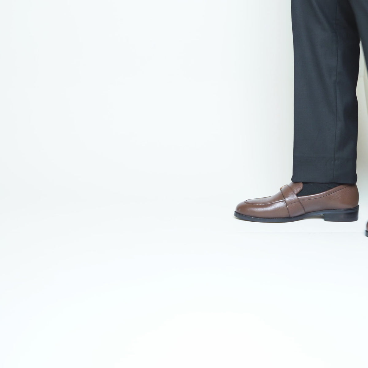 Brasilia - Men's Brown Pebble Grain Leather Loafer video